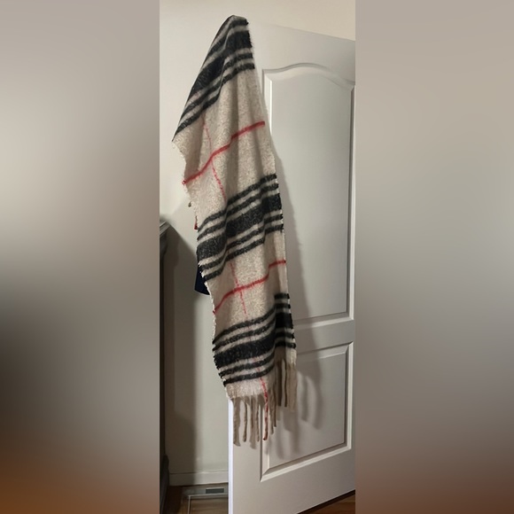 ⭐️⭐️ BEAUTIFUL CAPE⭐️⭐️ - Picture 1 of 5